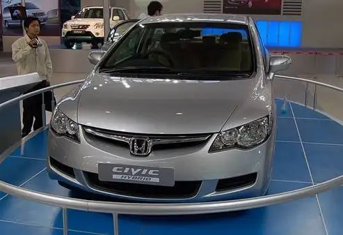 Замена аккумуляторной батареи Honda Civic Hybrid 2007 г.